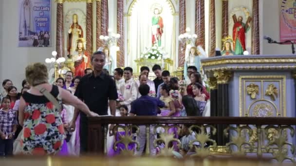 Pessoas Cerimônia Casamento Dentro Igreja Itália — Vídeo de Stock