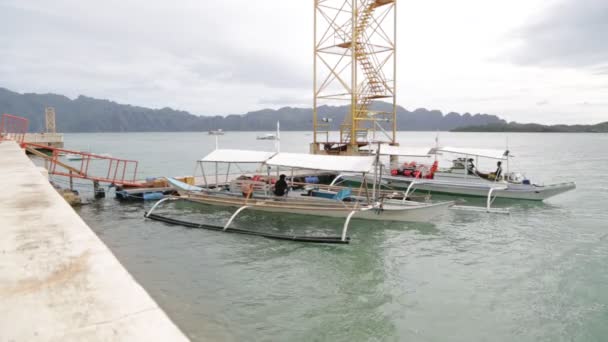Coron Philippines Circa December 2016 Pessoas Não Identificadas Nos Barcos — Vídeo de Stock
