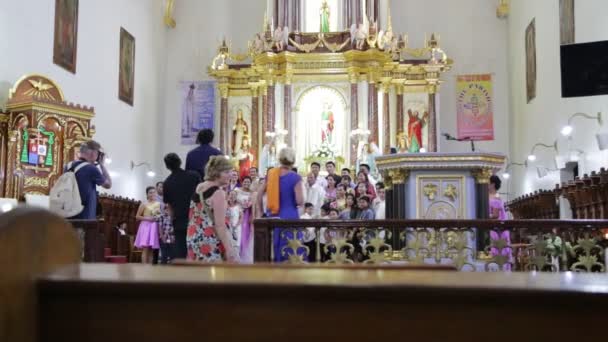 Pessoas Cerimônia Casamento Dentro Igreja Itália — Vídeo de Stock