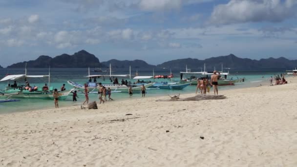 Människor Och Turister Sand Strand Från Båt Havet Filippinerna — Stockvideo