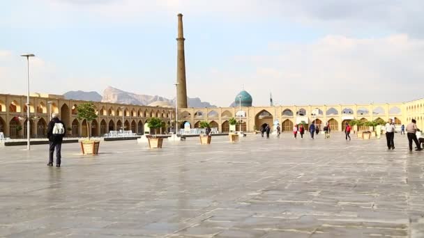 Menschen Gehen Auf Dem Alten Minarett Platz Iran — Stockvideo