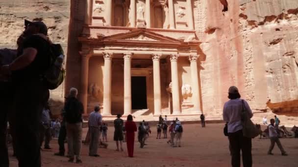 Imagens Turistas Local Antigo Petra Mosteiro Jordânia — Vídeo de Stock