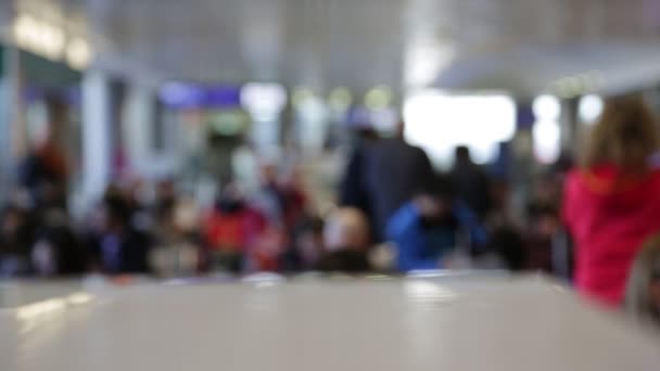 Vista Offuscata Persone Attesa Piedi All Interno Cancello Dell Aeroporto — Video Stock