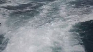 denizde dalgalar yüksek açı görünümü