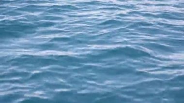 denizde dalgalar yüksek açı görünümü