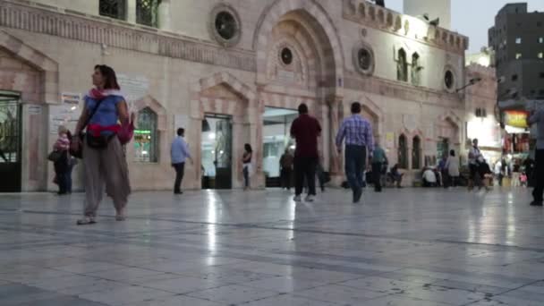 Turistler Dualar Amman Ürdün Eski Cami Dışında Yürüyüş — Stok video