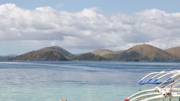 菲律宾太平洋的船和丘陵 — 图库视频影像