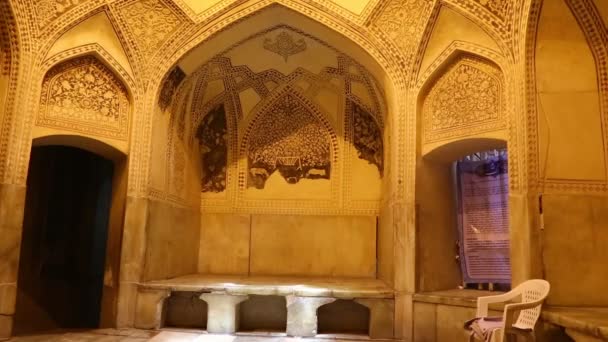 伊朗旧清真寺的内部 — 图库视频影像
