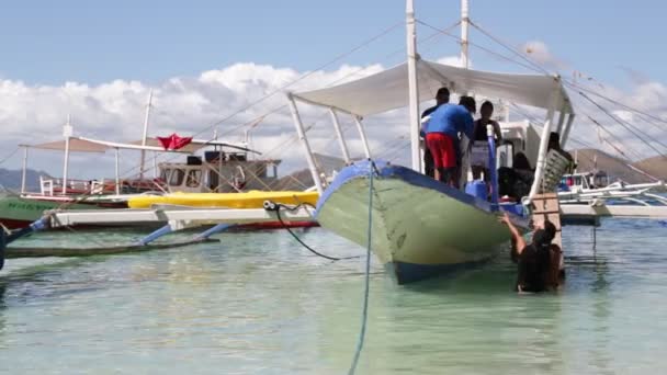 Pessoas Turistas Barco Mar Filipinas — Vídeo de Stock