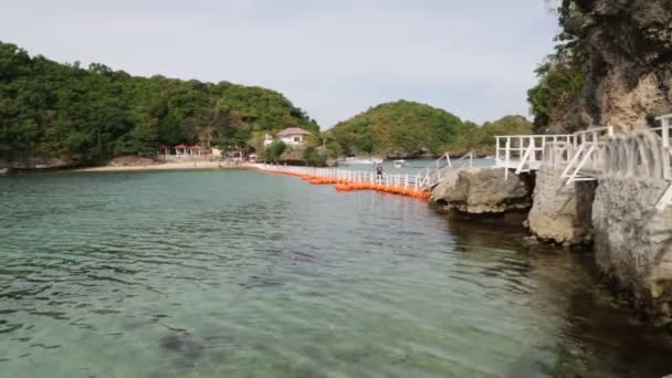 Hundred Islands Filipijnen Circa 2016 December Ongeïdentificeerde Mensen Een Brug — Stockvideo