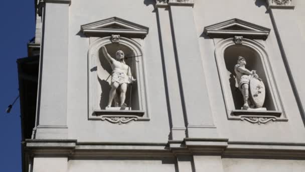 Antike Skulpturen Der Fassade Der Katholischen Kirche Olgiate Comasco Italien — Stockvideo