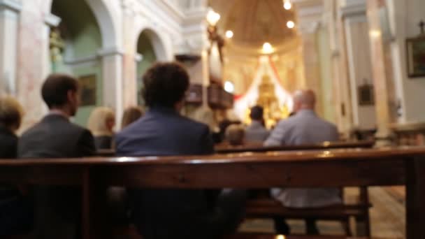 Pessoas Cerimônia Casamento Dentro Igreja Itália — Vídeo de Stock