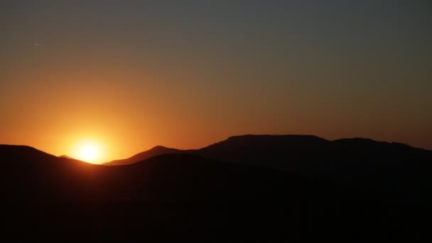 Images Dramatiques Beau Lever Soleil Rouge Sur Les Collines Afrique — Video