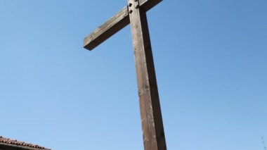 tahta haç İtalya mavi gökyüzü karşı düşük açılı görünüş