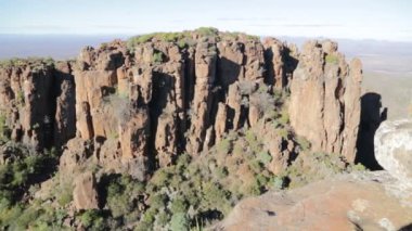 ıssızlık kirli yol, kayalar ve gökyüzü Güney Afrika'da Vadisi doğal görünümünü 