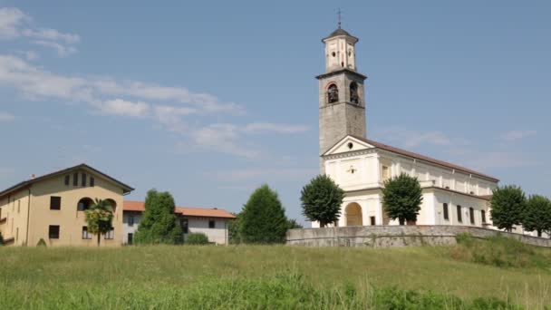 Schilderachtig Uitzicht Katholieke Kerk Met Blauwe Lucht Achtergrond Italië — Stockvideo