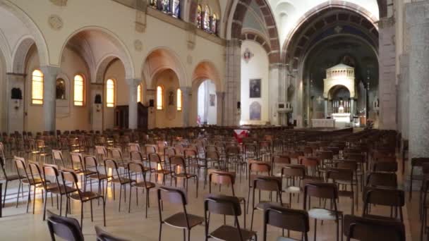历史美丽的老意大利天主教教堂的内部 — 图库视频影像