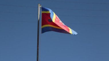 eswatini krallığında gökyüzüne karşı rüzgarla hareket eden bayrak