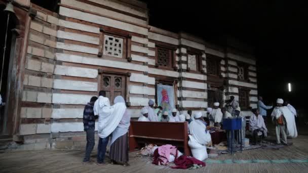 Malowniczy Widok Niezidentyfikowane Osoby Pobliżu Kościół Oude Kerk — Wideo stockowe