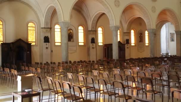 Interieur Van Historische Mooie Oude Italiaanse Katholieke Kerk — Stockvideo