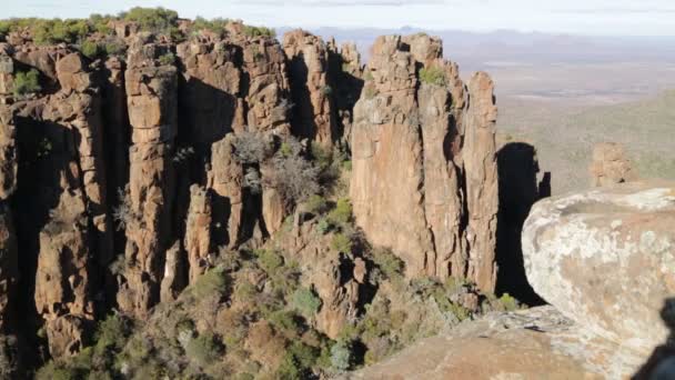 Vista Panorámica Del Valle Desolación Con Camino Sucio Rocas Cielo — Vídeos de Stock