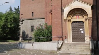 İtalya eski güzel Katolik Kilisesi'nin doğal görünümü