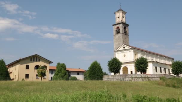 Malebný Pohled Katolické Církve Modrou Oblohou Pozadí Itálii — Stock video