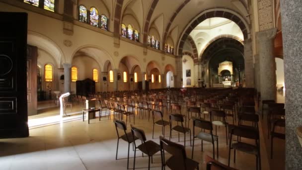 Innenraum Der Historischen Schönen Alten Katholischen Kirche Italiens — Stockvideo