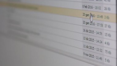 yığın e-posta harflerin bilgisayar ekranında görüntülenen yakın çekim görüntüleri