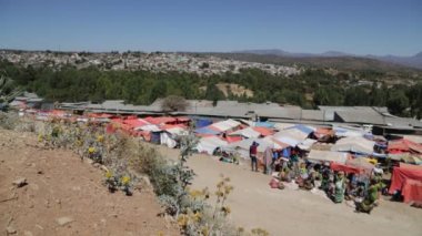 Eski Pazar gündüz sırasında kimliği belirsiz kişilerin doğal görünümü 
