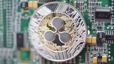 bilgisayar devre dalgalanma sembolü ile madalyonun yakın çekim görüntüleri