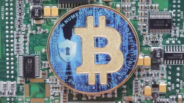 Bovenaanzicht Beelden Van Gouden Munt Met Bitcoin Teken Computer Circuit — Stockvideo