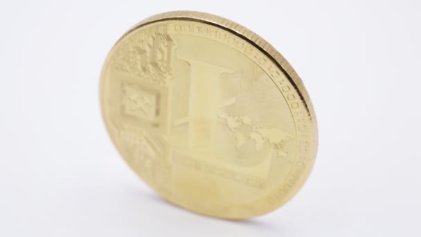 Riprese Ravvicinate Monete Oro Movimento Con Segno Litecoinico Bianco — Video Stock