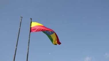 Alt görünümü görüntüleri karşı Etiyopya bayrağı açık mavi gökyüzü