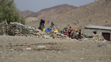 Etiyopya, Danakil-Circa Ocak 2018-tanımlanamayan çocuklar doğada oyun