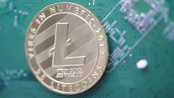 Närbild Bilder Mynt Med Litecoin Symbol Dator Krets — Stockvideo