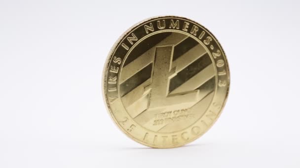 Nahaufnahme Einer Bewegten Münze Mit Litecoin Symbol Auf Weißer Tischplatte — Stockvideo