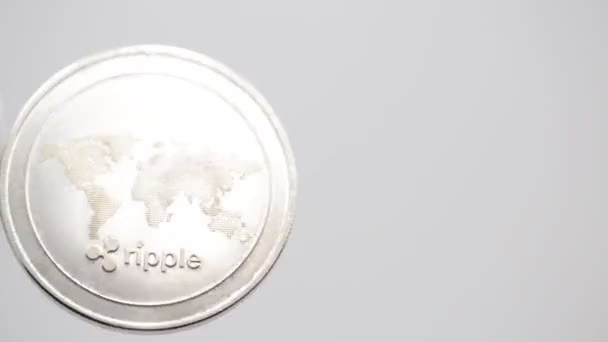 Primer Plano Moneda Giratoria Con Símbolo Ondulación Aislado Blanco — Vídeos de Stock