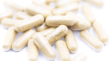 Beyaz arka plan ve kopya ilaç ve tıp kavramı sağlık ve lif gibi yer