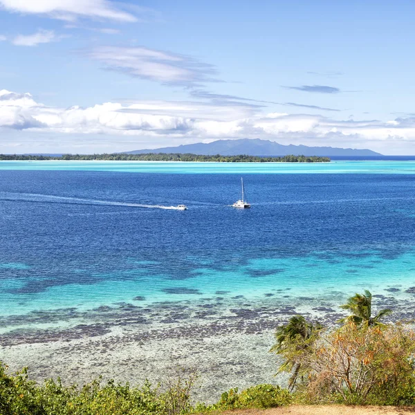 Bora Bora Polinésia Francesa Vista Colina Mar Iate Baía Paradisíaca — Fotografia de Stock