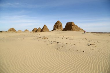 Afrika Sudan'daki napata karima antik piramitler çöl ortasında siyah firavunlar,