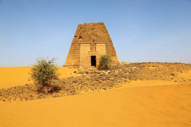 çöl ortasında siyah firavunlar, antik Afrika sudan meroe piramitleri