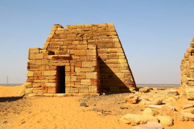 çöl ortasında siyah firavunlar, antik Afrika sudan meroe piramitleri