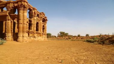 sahara Çölü'nde siyah Firavunlar antik tapınak yakın Tanımlanamayan kişi 