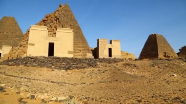 sahara Çölü'nde siyah Firavunlar antik tapınak yakın Tanımlanamayan kişi 