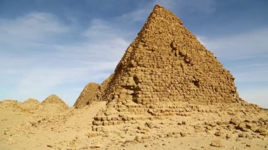 Mısır 'daki siyah firavunların antik piramitleri