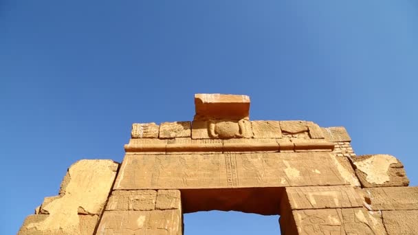 Pessoas Não Identificadas Perto Templo Antigo Faraós Negros Deserto Saara — Vídeo de Stock