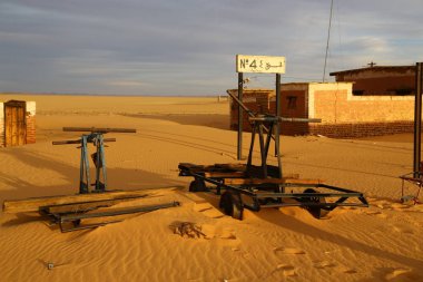 Afrika Sudan çölde eski altı ve onun boş binalar İstasyonu