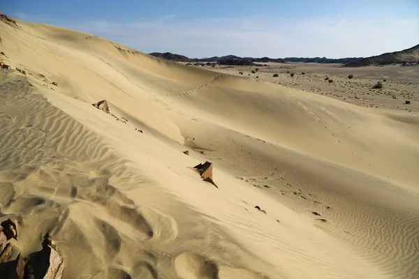 Medio Roca Del Desierto Pista Como Concepto Tierra Salvaje Naturaleza — Foto de Stock