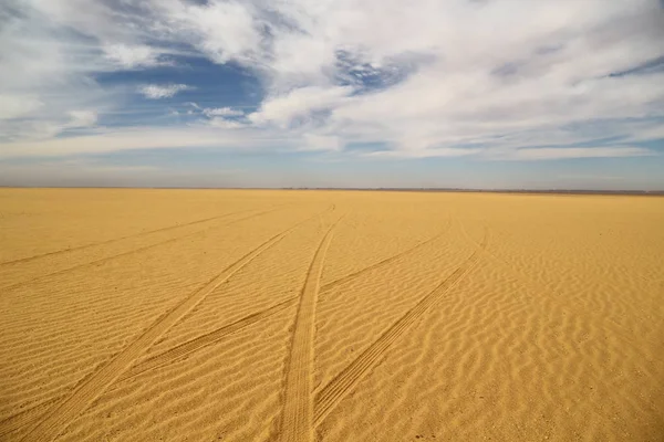 Środku Pustynia Skały Ścieżkami Jak Pojęcie Wolności Natura Scenic Ziemi — Zdjęcie stockowe